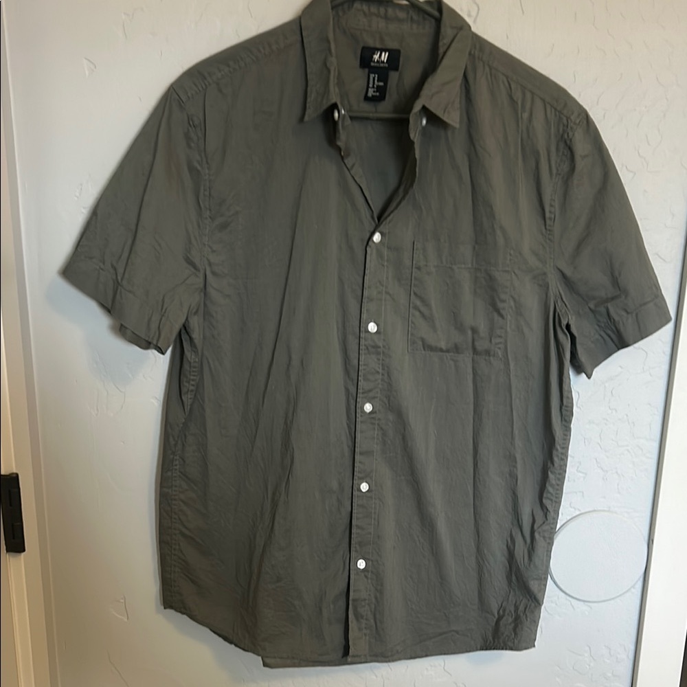 💛 2 for $5 * H&M Men's Gray Short Sleeve Shirt